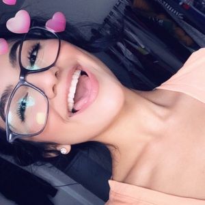 Meet your Posher, Dayana